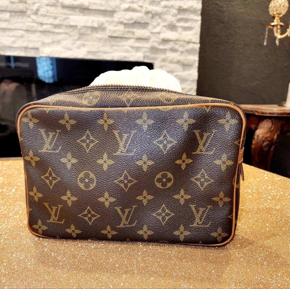 Louis Vuitton Compiegne 23 Clutch Bag
